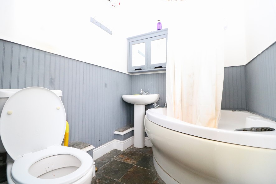 Property for Auction in Birmingham - 27 Brabham Close, Kidderminster, West Midlands DY11 5EA