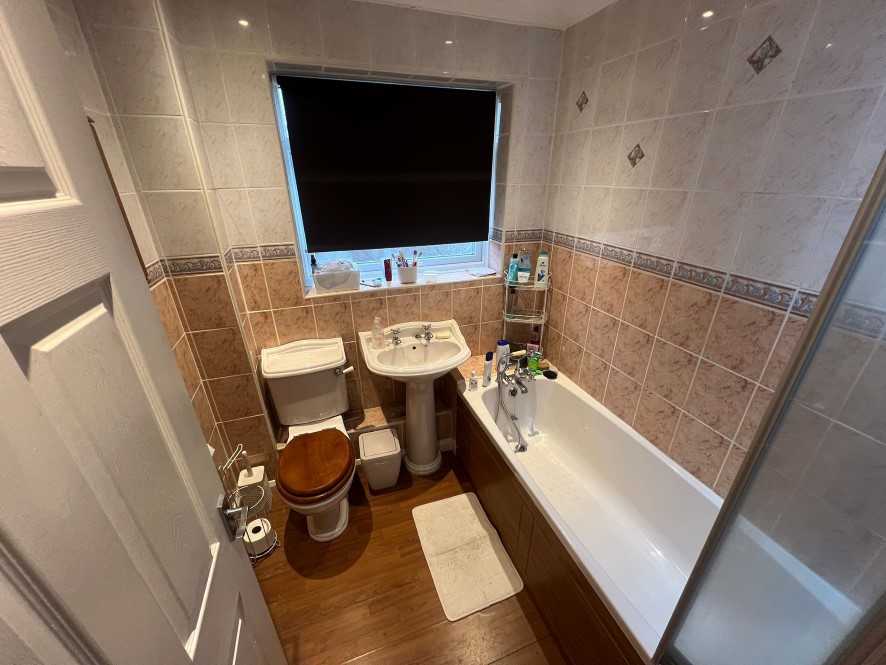 Property for Auction in Manchester - 4 Pinewood Close, Dukinfield