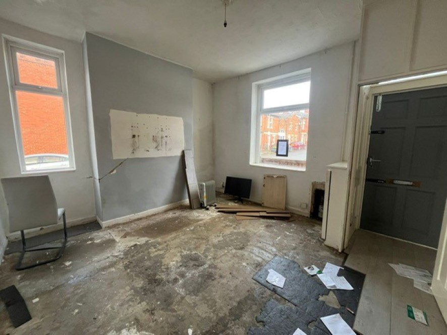 Property for Auction in North West - 33 Hardman Street, Chadderton, Oldham, Greater Manchester OL9 7PB