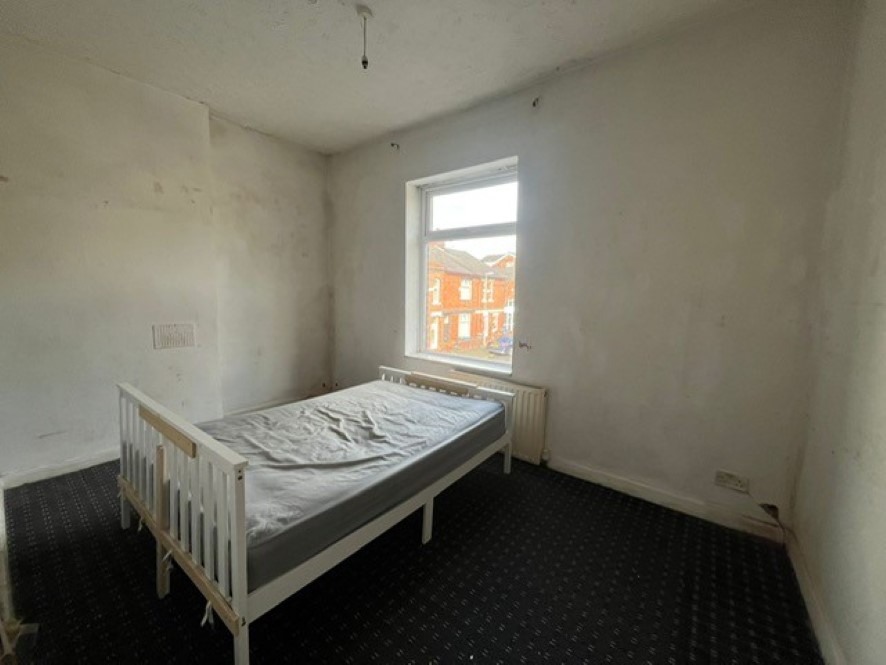 Property for Auction in North West - 33 Hardman Street, Chadderton, Oldham, Greater Manchester OL9 7PB