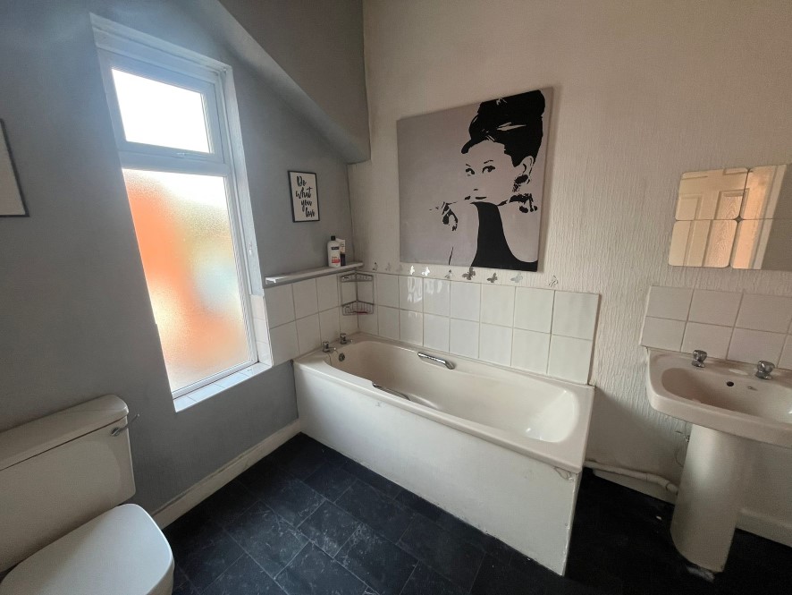 Property for Auction in North West - 33 Hardman Street, Chadderton, Oldham, Greater Manchester OL9 7PB