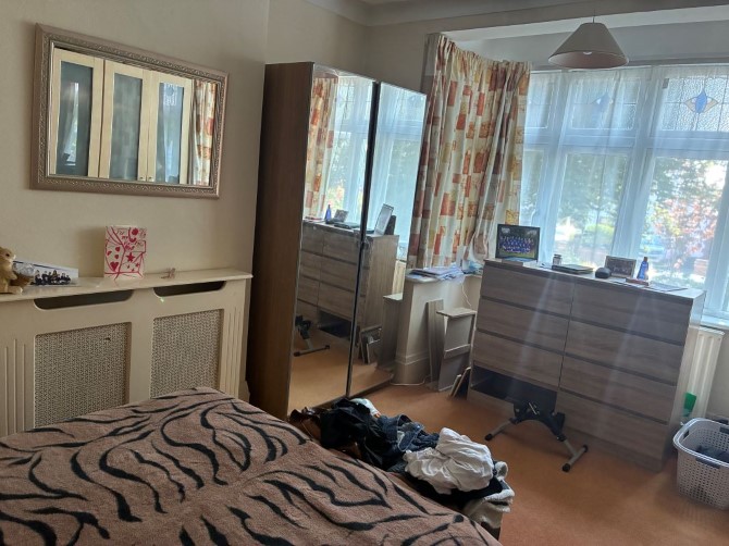 Property for Auction in London - 25 Mill Park Avenue, Hornchurch, Essex