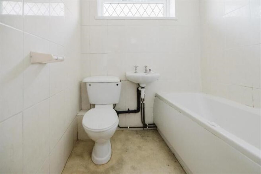 Property for Auction in North West - 8 Matlock Drive, Grimsby, Lincolnshire DN37 9LY