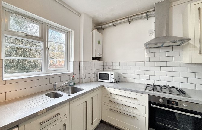 Property for Auction in London - 10 Lampton Court, Lampton Road, Hounslow, Middlesex