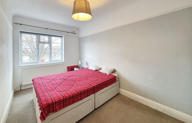 Property for Auction in London - 10 Lampton Court, Lampton Road, Hounslow, Middlesex