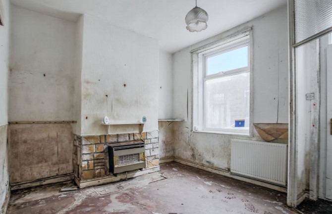 Property for Auction in London - 5 West Street, Todmorden, Lancashire