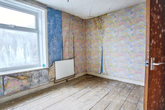 Property for Auction in London - 5 West Street, Todmorden, Lancashire