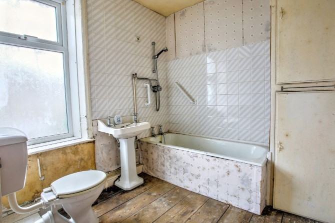 Property for Auction in London - 5 West Street, Todmorden, Lancashire