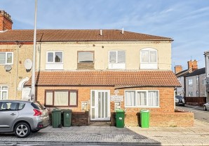 Property for Auction in London - 6 Wellington Court, Grimsby, South Humberside, DN32 7JY