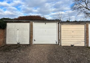 Property for Auction in London - Garage at 46 Salters Way, Dunstable, Bedfordshire, LU6 1BT