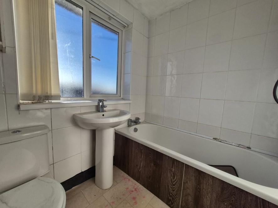 Property for Auction in Manchester - 6 Busk Walk, Chadderton, Oldham