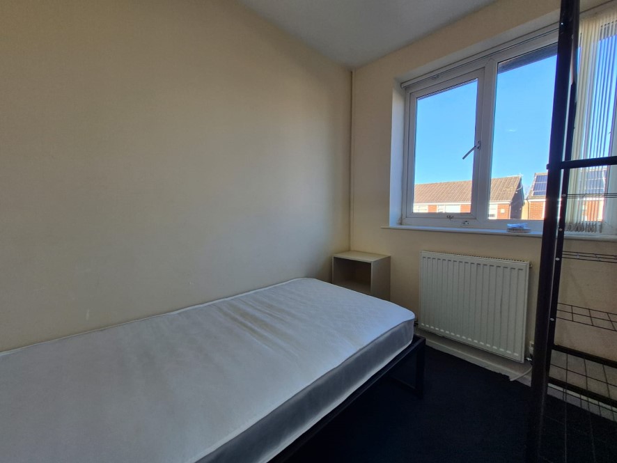 Property for Auction in Manchester - 6 Busk Walk, Chadderton, Oldham