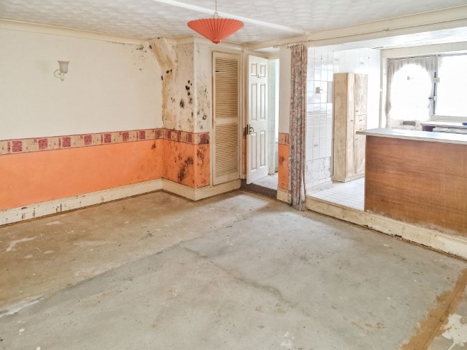 12A Magdalene Road, Torquay, Devon, TQ1 4AF