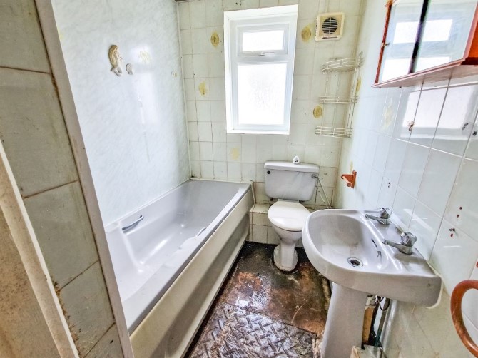 12A Magdalene Road, Torquay, Devon, TQ1 4AF