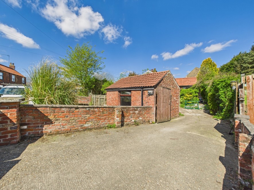 1 Skipsea Road, Beeford, East Yorkshire, YO25 8AL