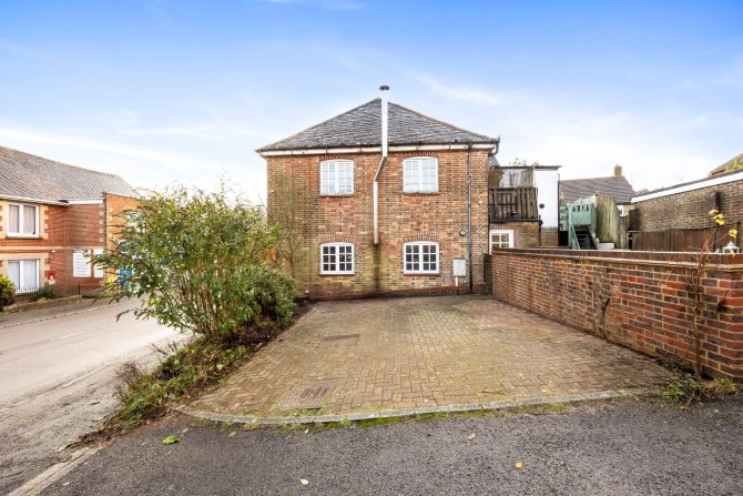 Hall House, High Street, Nutley, Uckfield, TN22 3NE