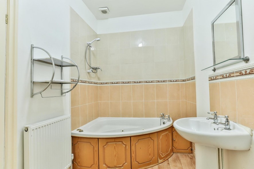 Flat 3, 13 Park Avenue, Scarborough, North Yorkshire, YO12 4AG