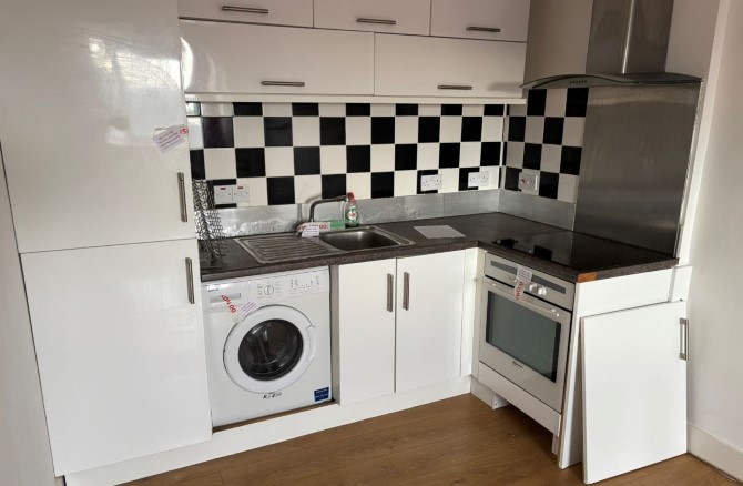 Flat 8, 139-141 Havant Road, Drayton, Portsmouth, Hampshire, PO6 2AA