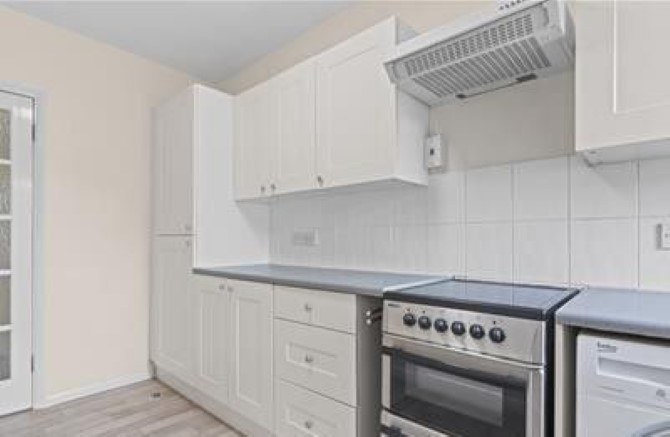 Flat 4 Grosvenor Court, 40 Enys Road, Eastbourne, East Sussex, BN21 2EB