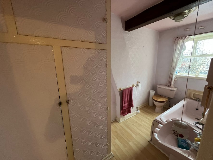 244 Harbour Lane, Milnrow, Rochdale, OL16 4EL