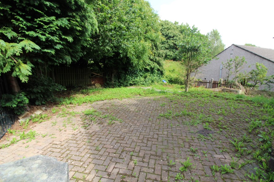 20 Jubilee Street, Briercliffe, Burnley, Lancashire BB10 2JD