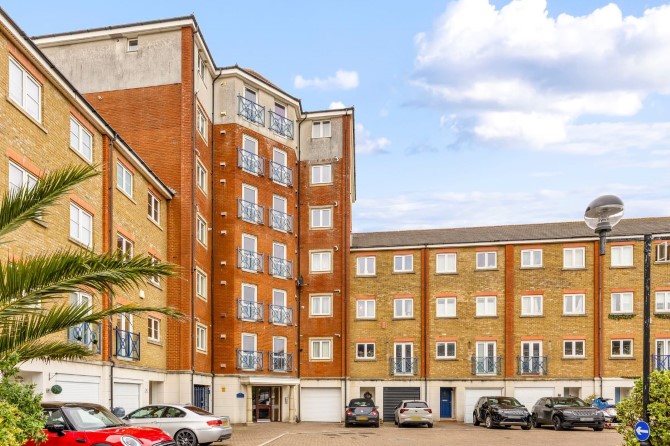 53 Dominica Court, Eastbourne, East Sussex, BN23 5TR