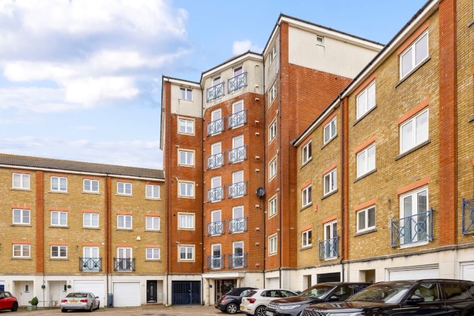 53 Dominica Court, Eastbourne, East Sussex, BN23 5TR