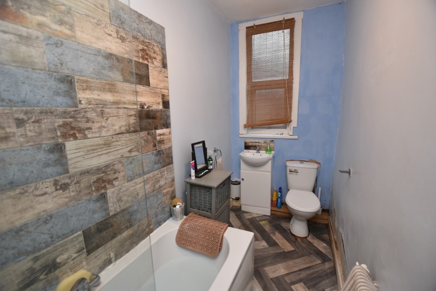 15 Highthorne View, Armley, Leeds, West Yorkshire LS12 3JR