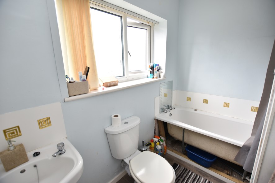 68 Fenby Avenue, Bradford, West Yorkshire BD4 8QX