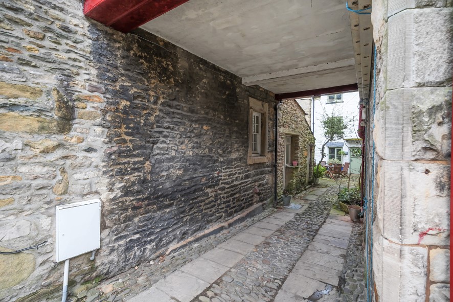 5 Queens Square, Kirkby Lonsdale, Carnforth, Cumbria LA6 2AZ