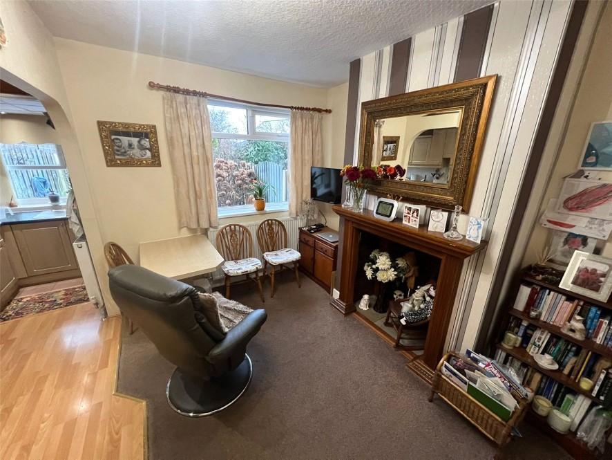 12 Brownlow Avenue, Royton, Oldham, OL2 6LX