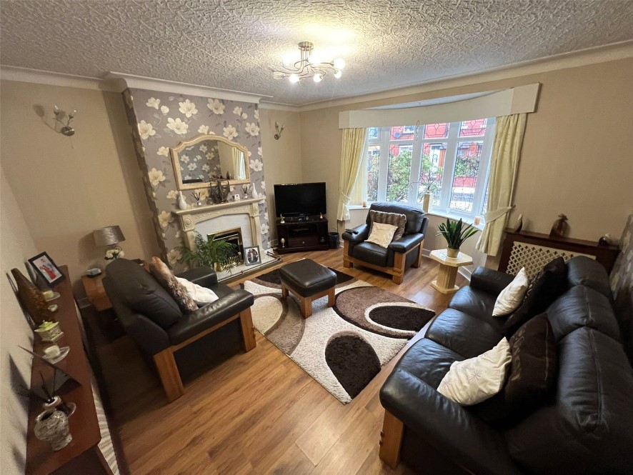 12 Brownlow Avenue, Royton, Oldham, OL2 6LX