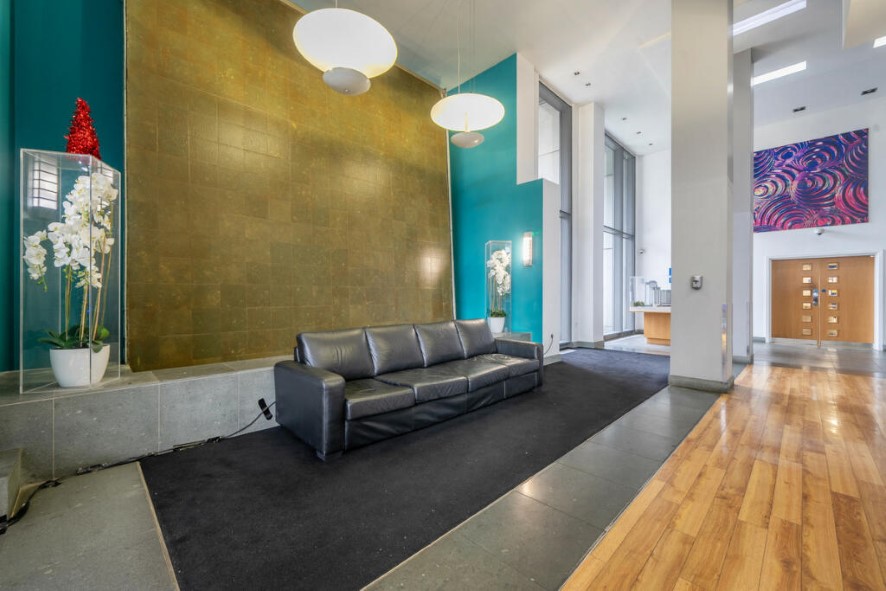 Apartment 296, Centenary Plaza, 18 Holliday Street, Birmingham, West Midlands B1 1TS