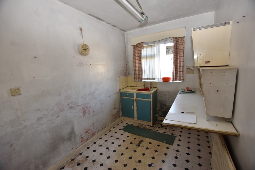 7 Bierley Hall Grove, Bradford, West Yorkshire BD4 6DH