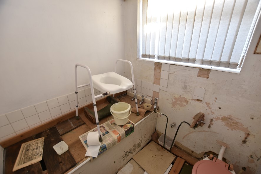 7 Bierley Hall Grove, Bradford, West Yorkshire BD4 6DH