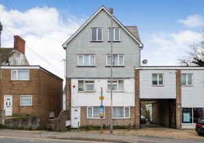 Property for Auction in London - Flat 7, 39 Risborough Lane, Folkestone, Kent, CT19 4JH
