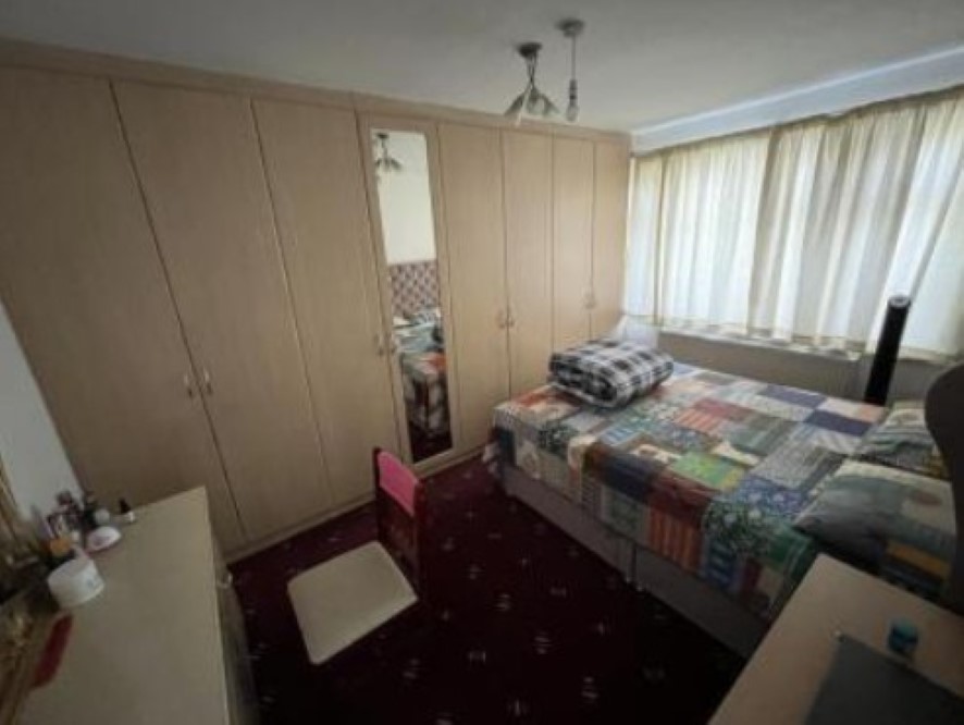 8 Gordon Gardens, Edgware, London HA8 5HG