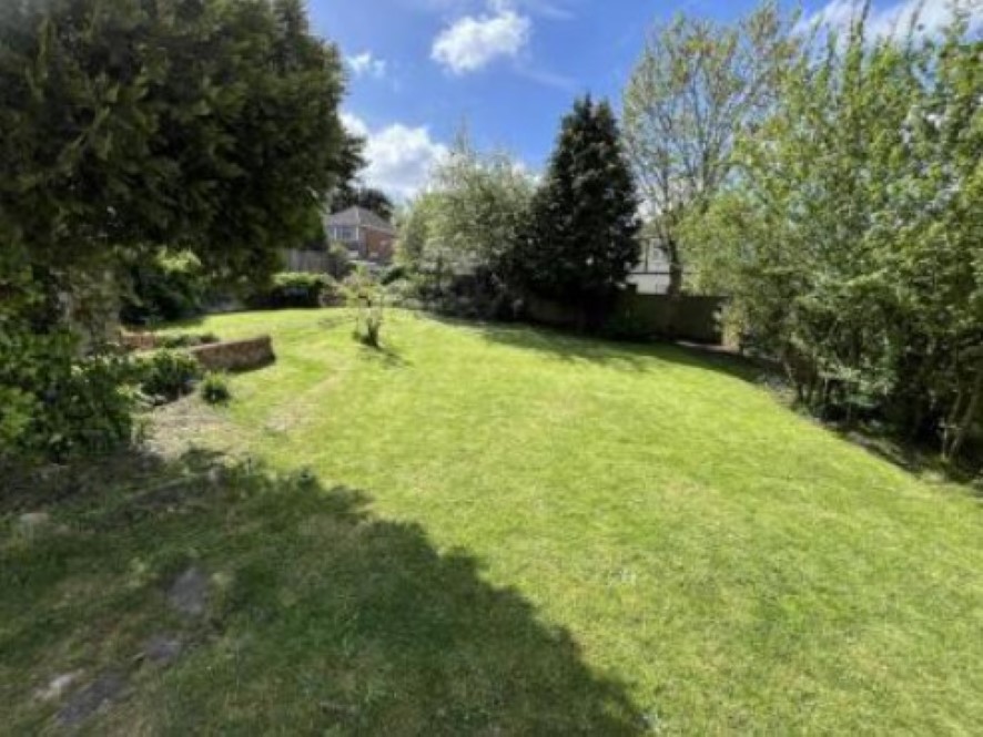 8 Gordon Gardens, Edgware, London HA8 5HG