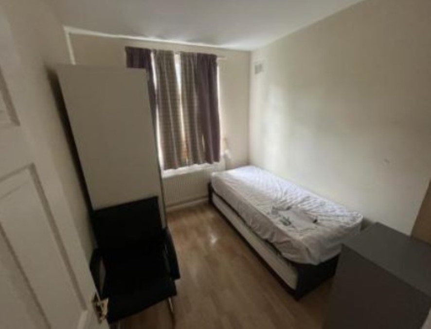 70 The Highlands, Edgware, London HA8 5HL