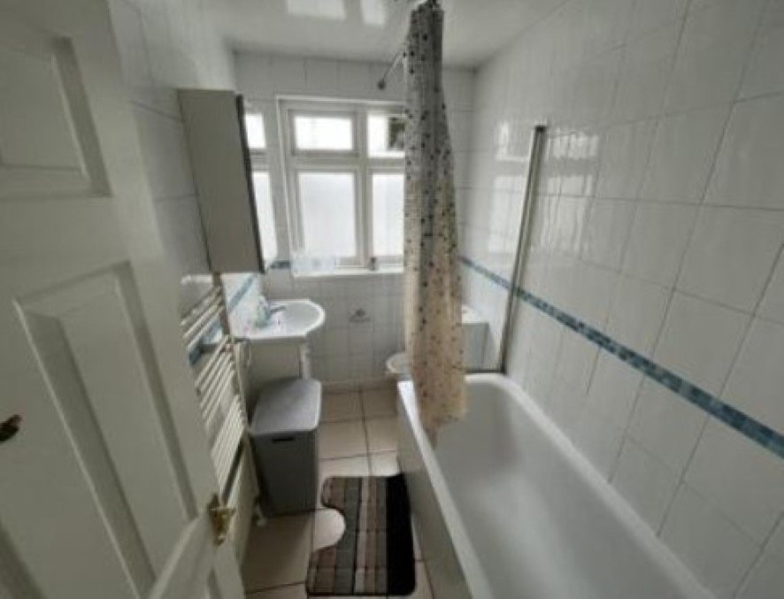 70 The Highlands, Edgware, London HA8 5HL