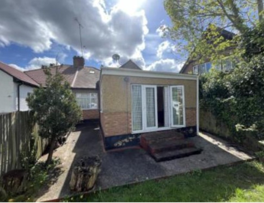 70 The Highlands, Edgware, London HA8 5HL