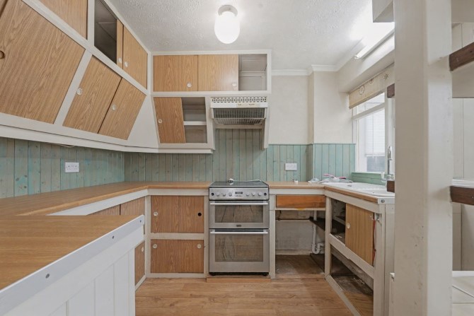 17 West Way, Wick, Littlehampton, West Sussex, BN17 7LY