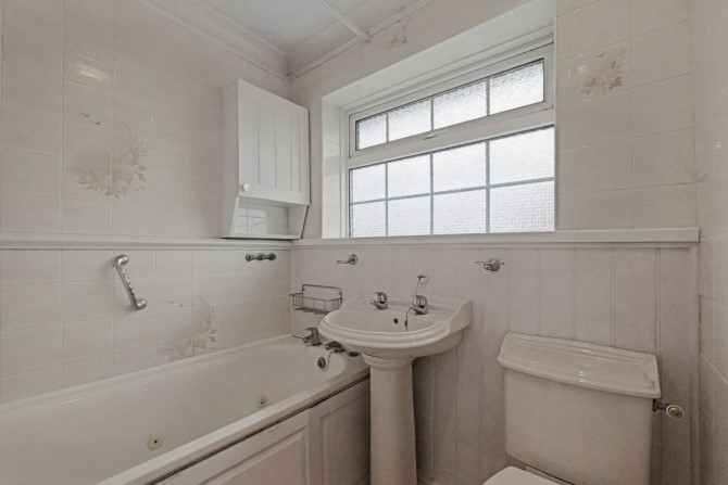 17 West Way, Wick, Littlehampton, West Sussex, BN17 7LY