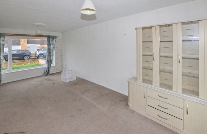 27 Cherry Orchard, Stratford-upon-Avon, Warwickshire, CV37 9AP