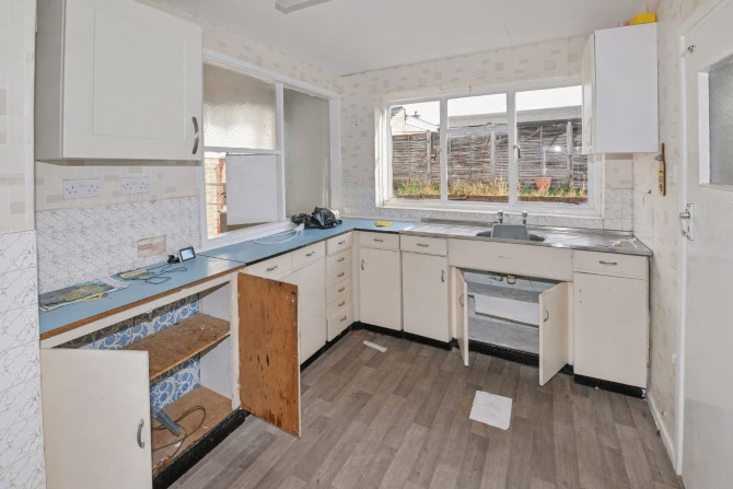 27 Cherry Orchard, Stratford-upon-Avon, Warwickshire, CV37 9AP