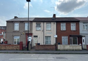 Property for Auction in London - 39 Heath Road, Hounslow, Middlesex, TW3 2NJ