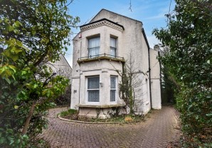 Property for Auction in London - 106 Pier Avenue, Clacton-on-Sea, Essex, CO15 1NJ