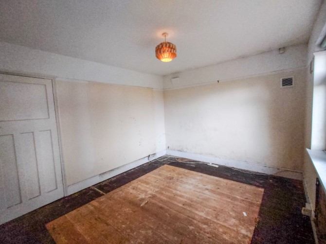 32 Whaddon Road, Cheltenham, Gloucestershire, GL52 5NA