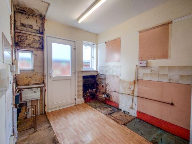 32 Whaddon Road, Cheltenham, Gloucestershire, GL52 5NA