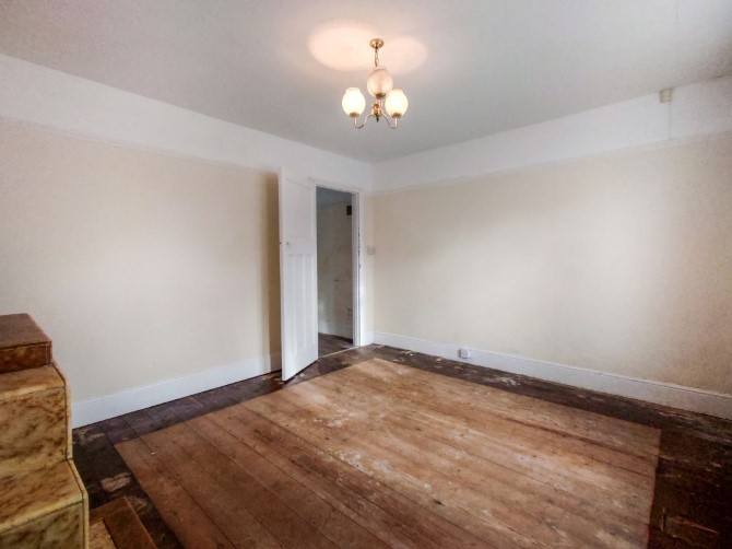 32 Whaddon Road, Cheltenham, Gloucestershire, GL52 5NA